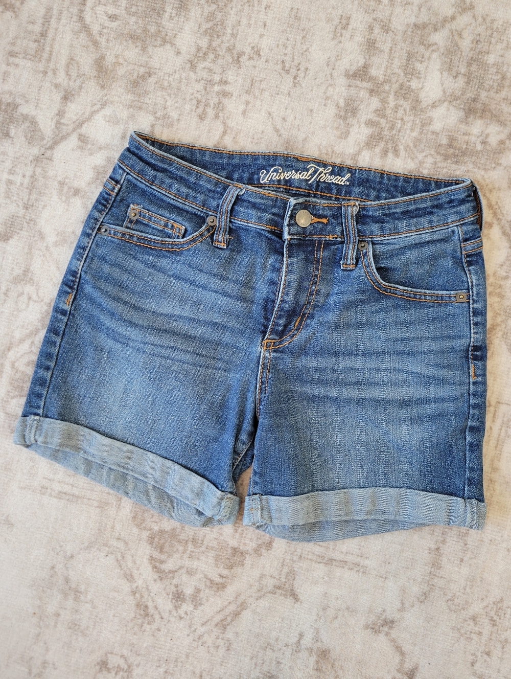 Universal Thread Women’s 24 Denim Shorts Medium Wash Rolled‎ Hem Non Distressed